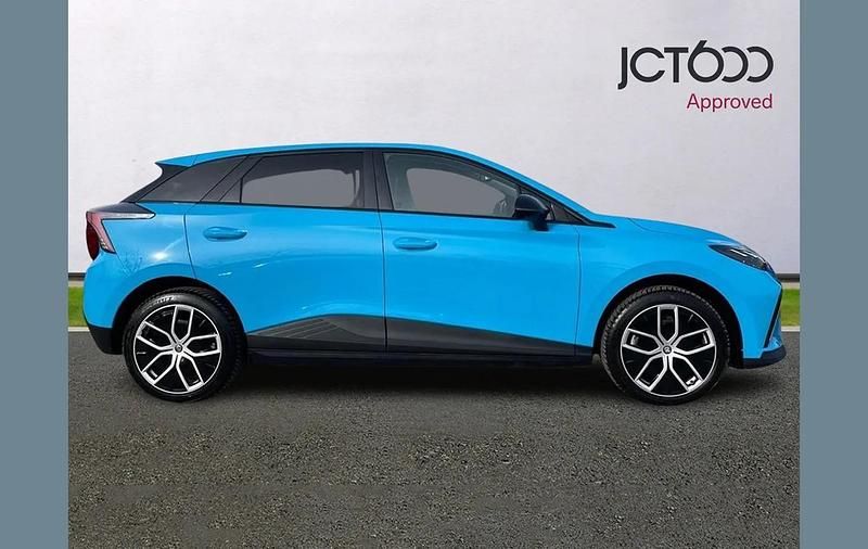 Used MG MG4 EV Trophy 180 kW (245 HP) 2025 Blue Hatchback