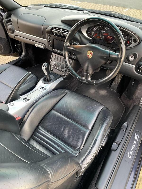 Begagnad Porsche 911 2005 Svart Cab