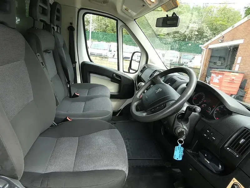 Käytetty Peugeot Boxer 130 HP (95 kW) 2014 Valkoinen Van