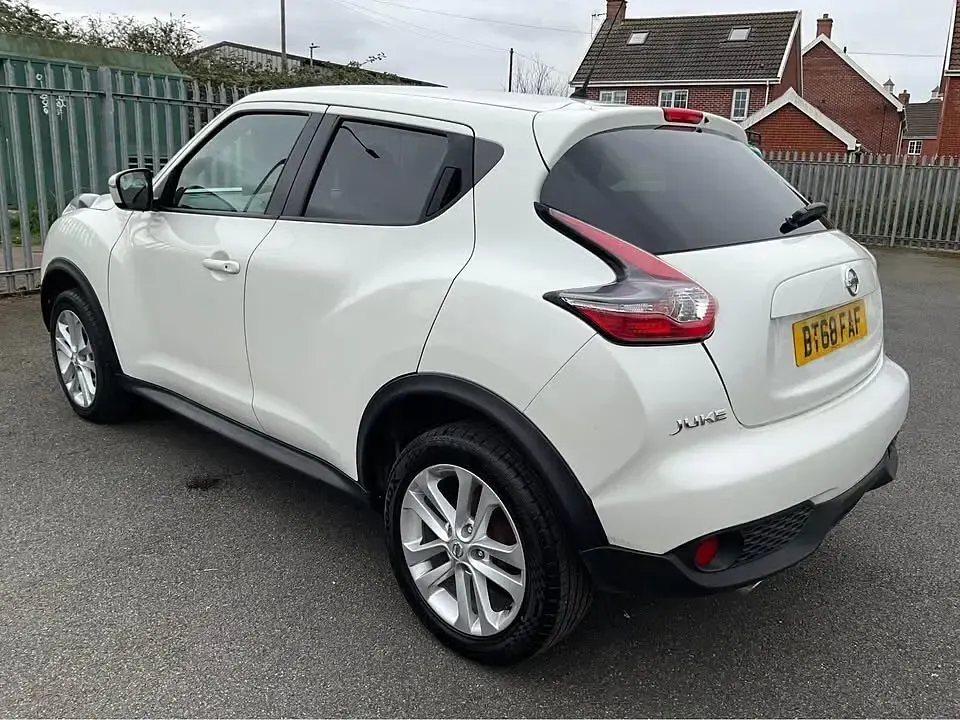 Used Nissan Juke N-Connecta 110 HP (80 kW) 2018 White SUV