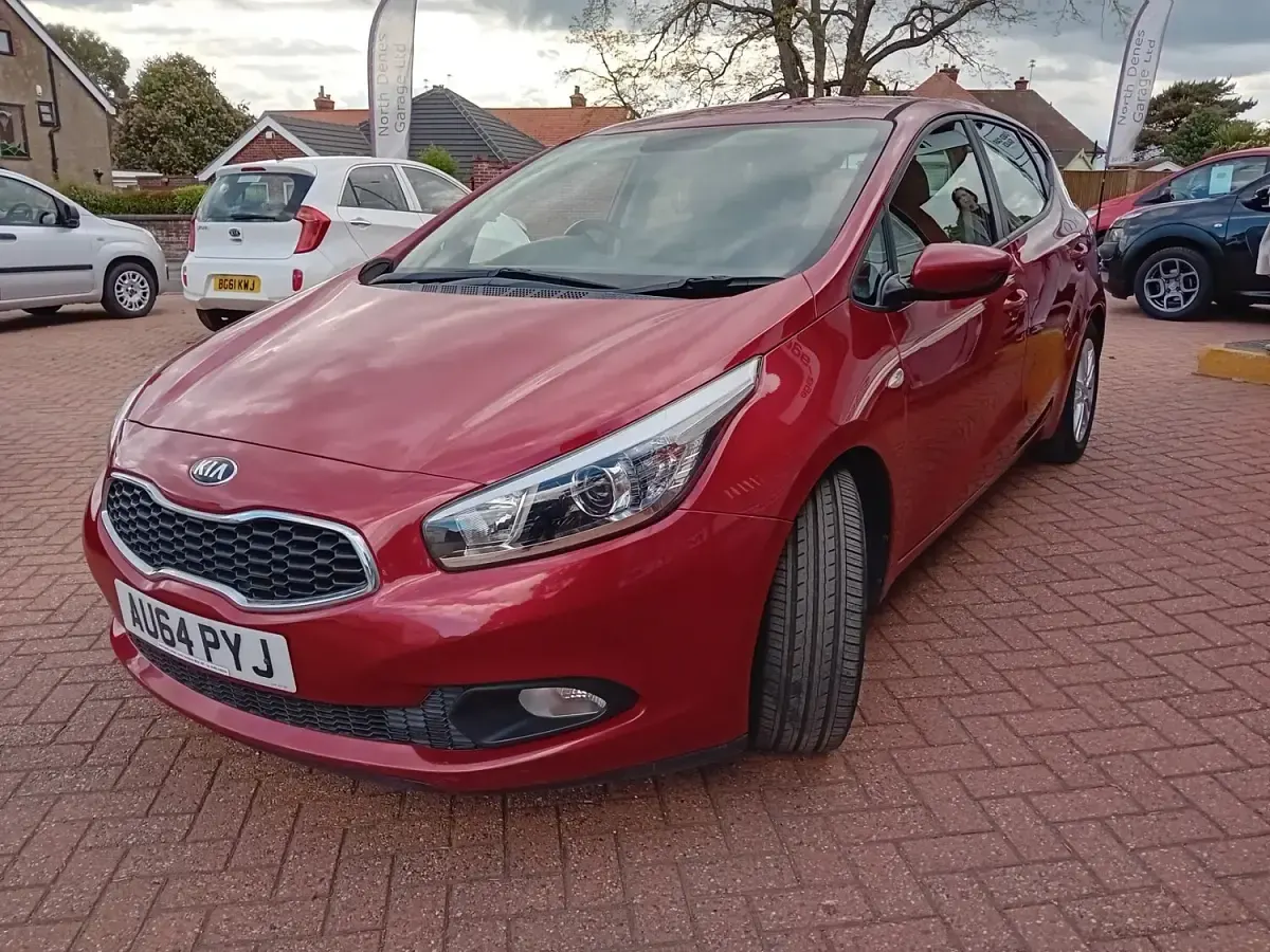Used Kia Ceed 98 HP (72 kW) 2014 Red Hatchback