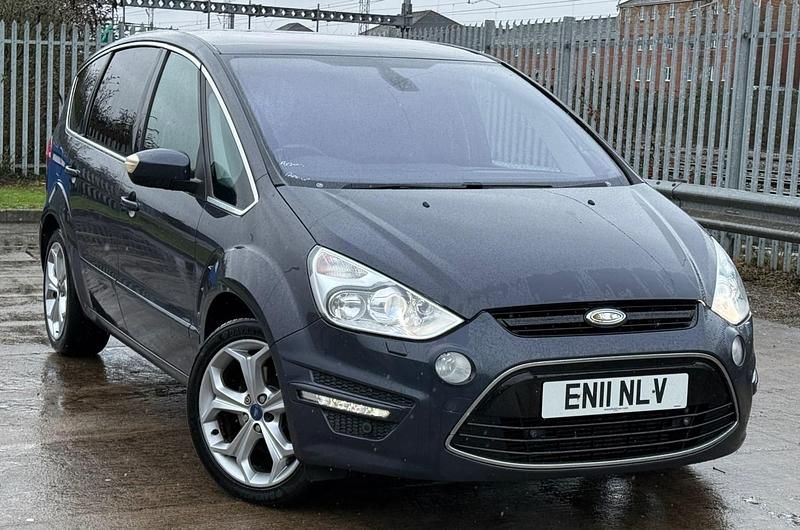 Begagnad Ford S-MAX Titanium 200 HK (147 kW) 2011 Grå Minibuss