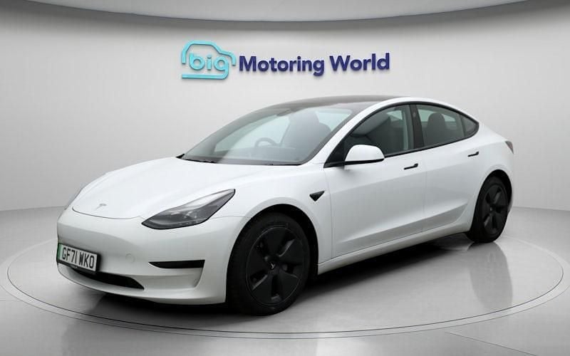 Used Tesla Model 3 Standard Range Plus 222 kW (302 HP) 2021 White Sedan