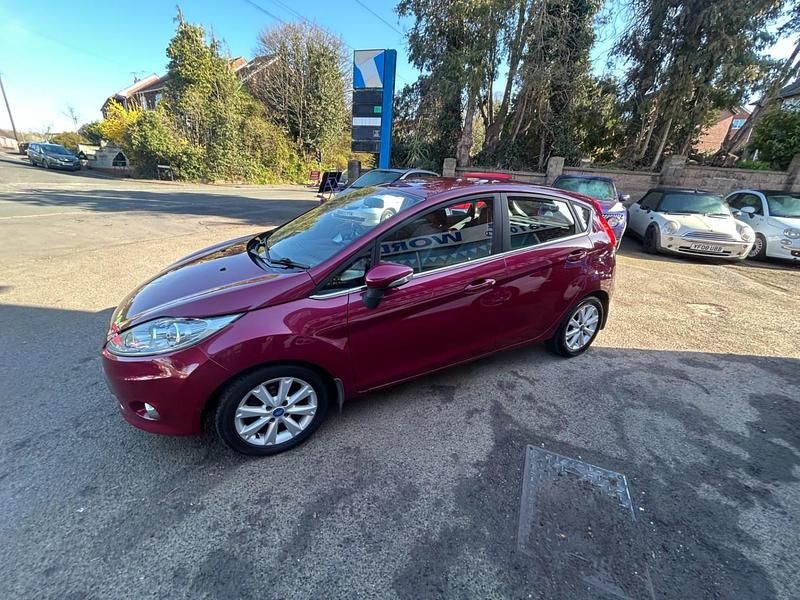 Used Ford Fiesta Zetec 2010 Metallic red Hatchback