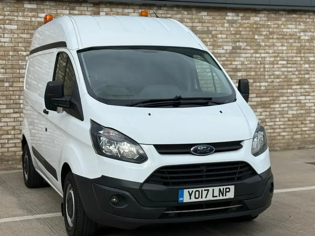 Used Ford Transit Custom 105 HP (77 kW) 2017 White Van