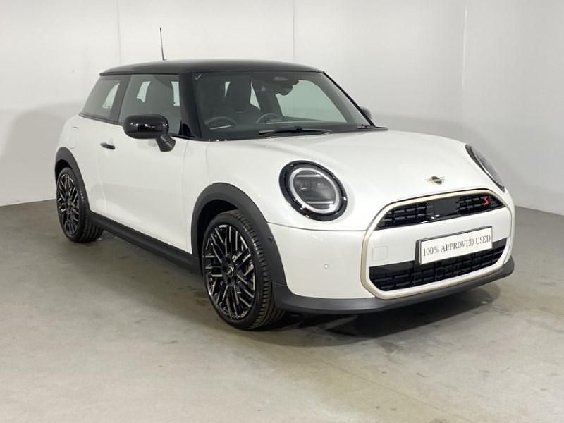 White Used 2025 Mini Cooper S Exclusive Hatchback | £25,500 (Fair price) - Image 1/4