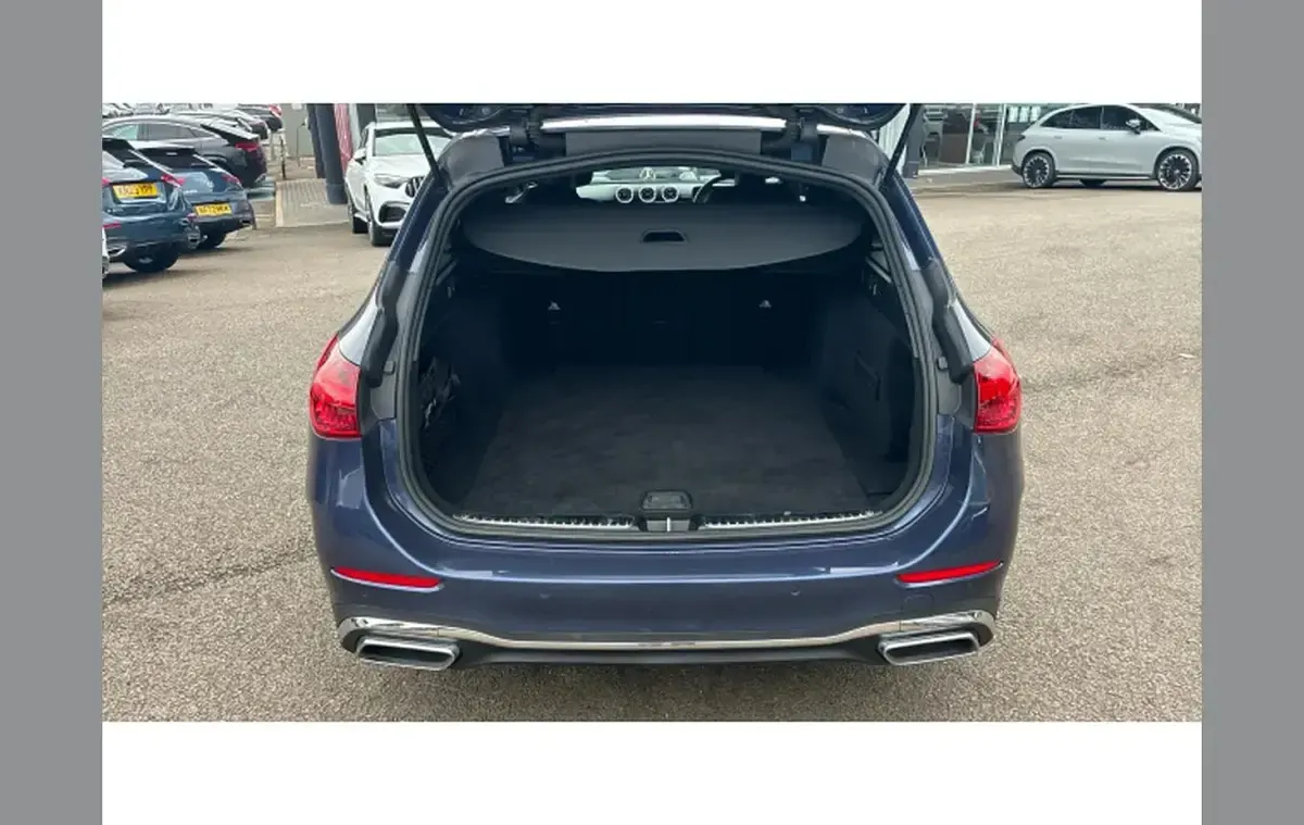 Usado Mercedes C200 AMG line 200 HP (147 kW) 2024 Azul Carrinha