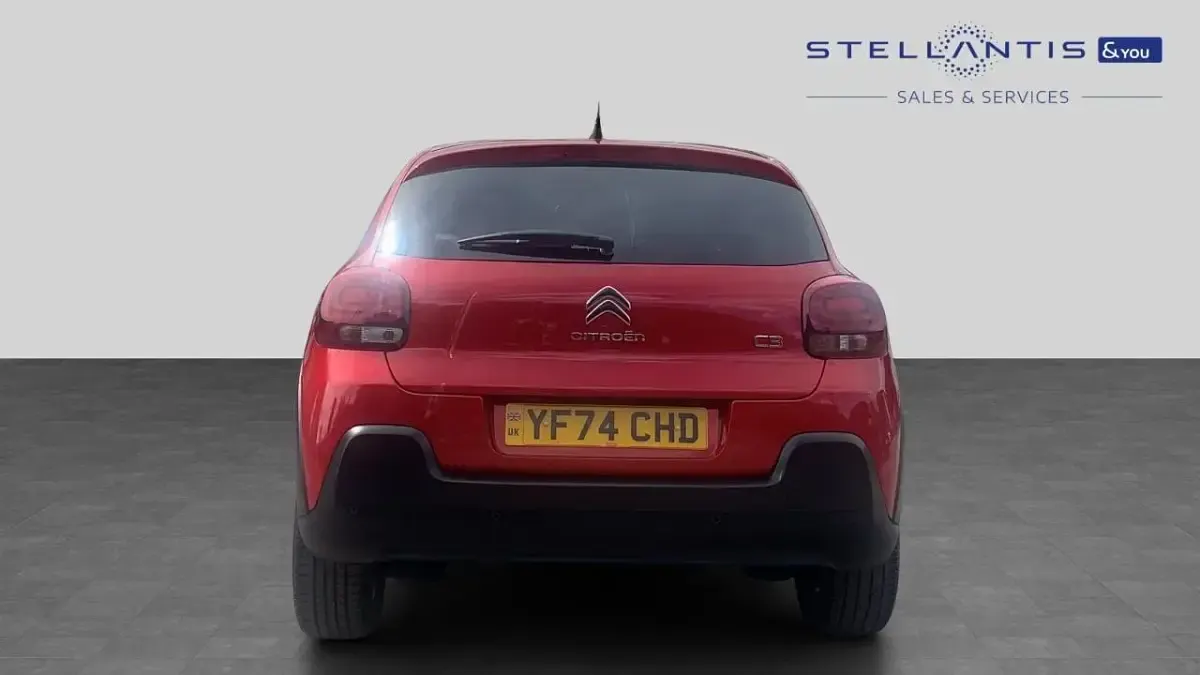 Begagnad Citroën C3 PureTech 108 HK (79 kW) 2024 Röd Halvkombi