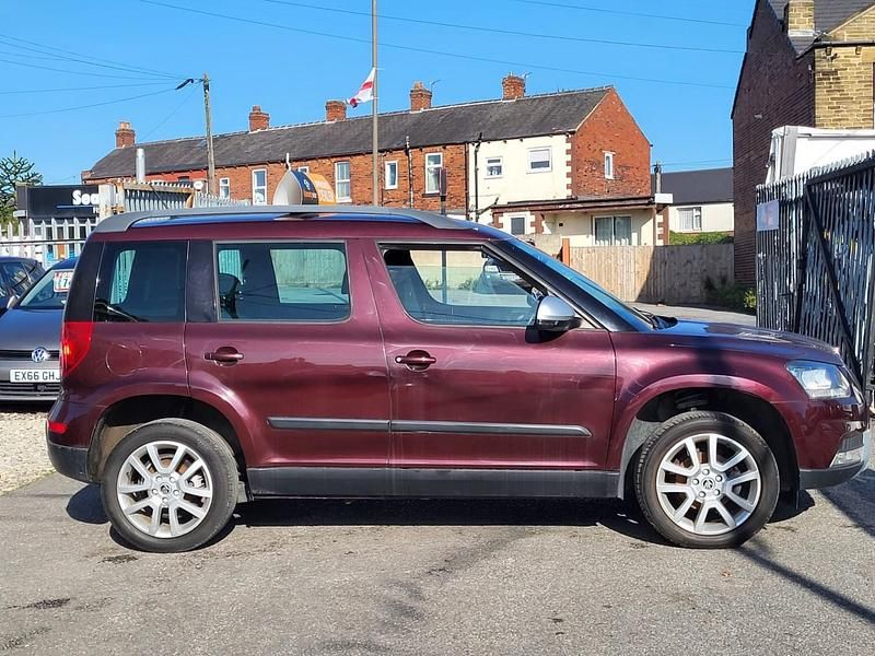 Used Skoda Yeti 105 HP (77 kW) 2014 Maroon SUV