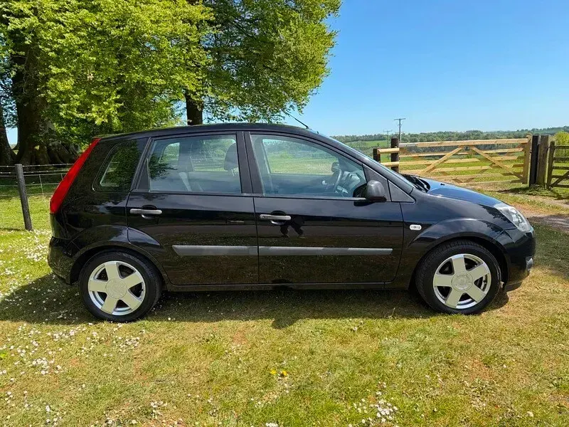 Used Ford Fiesta Zetec 80 HP (58 kW) 2006 Black Hatchback
