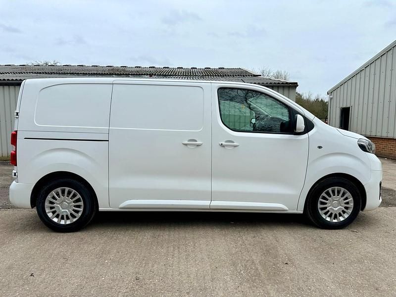 Used Toyota Proace Comfort 2018 White MPV