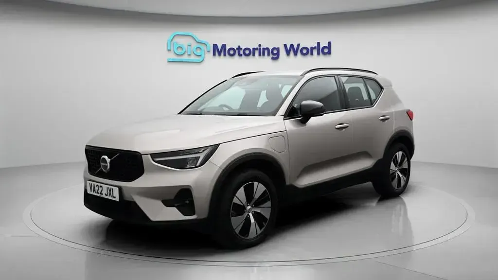 Used Volvo XC40 Plus 211 HP (155 kW) 2022 Gold SUV