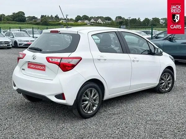 Used Toyota Yaris 107 HP (78 kW) 2019 White Hatchback