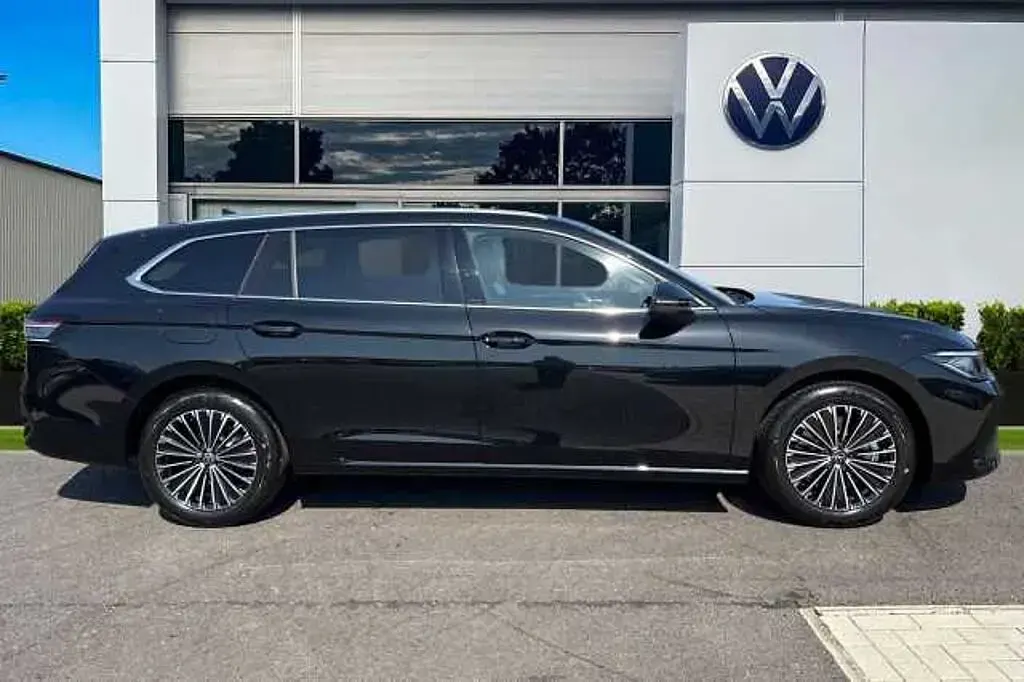 New VW Passat Elegance 204 HP (150 kW) 2026 Black Estate