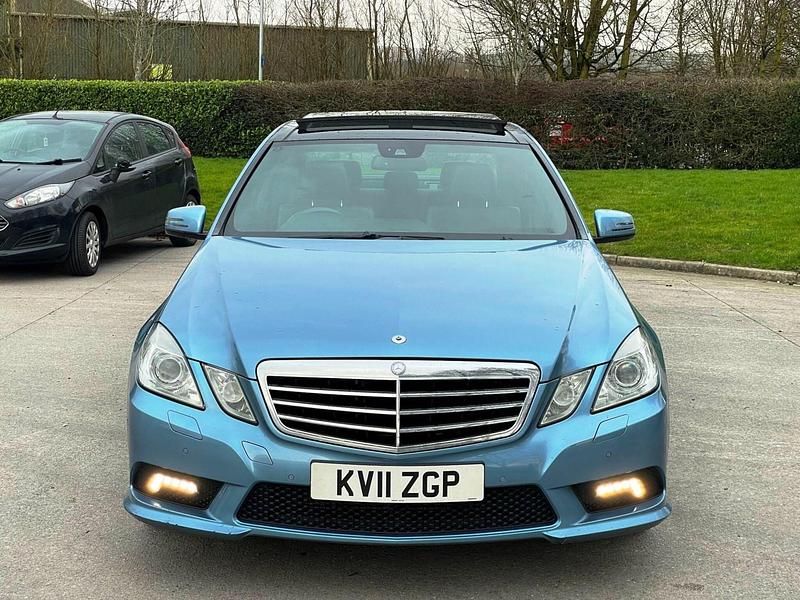 Usado Mercedes E250 2011 Azul Sedan