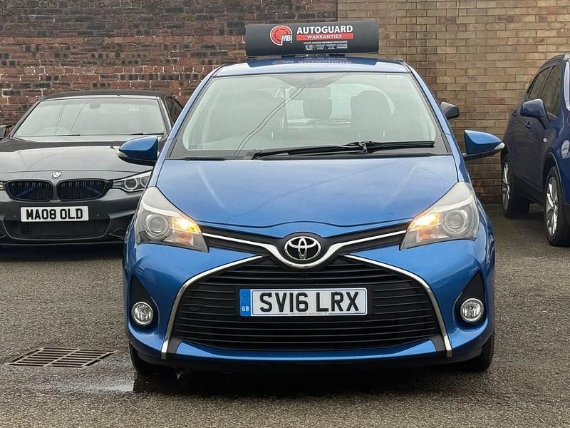 Usado Toyota Yaris 99 HP (72 kW) 2016 Azul Citadino