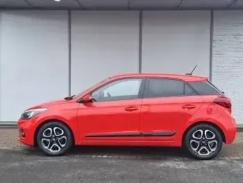 Used Hyundai i20 Premium 100 HP (73 kW) 2018 Red Hatchback