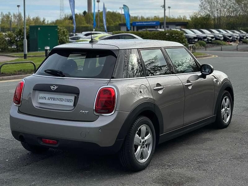 Begagnad Mini ONE Hatch 101 HK (74 kW) 2018 Silver Halvkombi