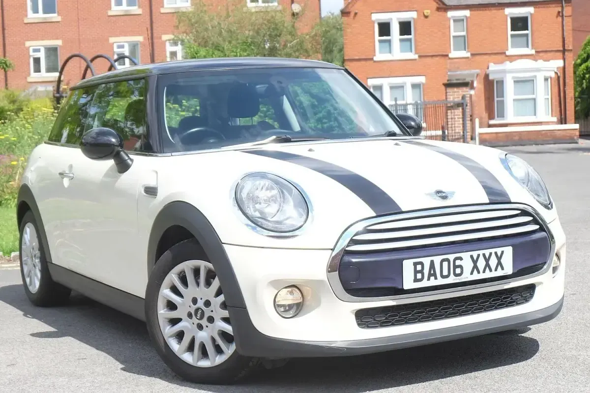 Used Mini Cooper Hatch 2015 White Hatchback
