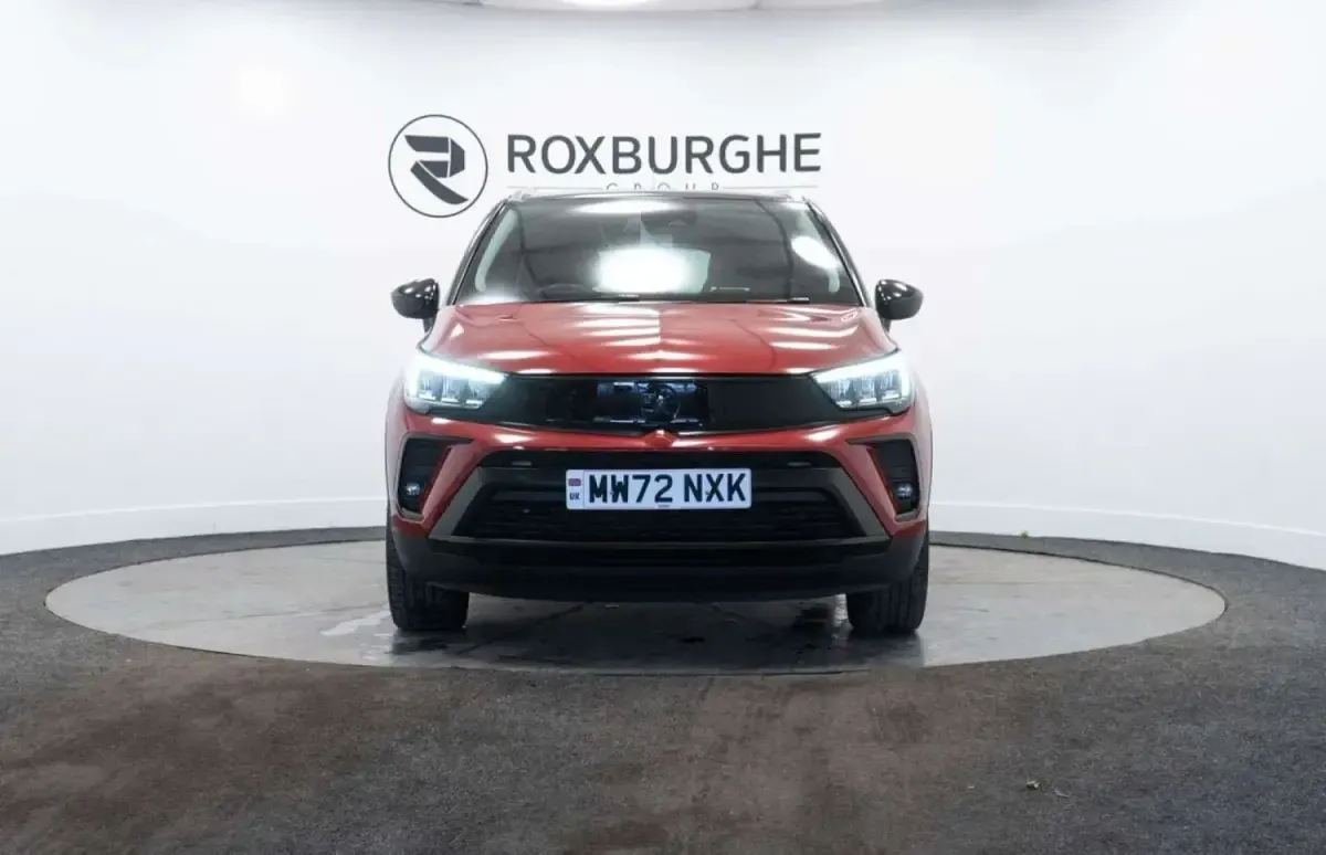 Usado Vauxhall Crossland Ultimate 130 CV (95 kW) 2022 Rojo SUV