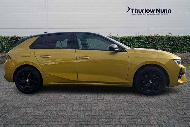 Used Vauxhall Astra S 130 HP (95 kW) 2023 Yellow Hatchback