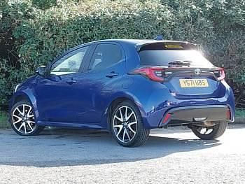Used Toyota Yaris Hybrid 116 HP (85 kW) 2021 Blue Hatchback