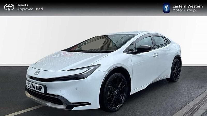 Used Toyota Prius 220 HP (161 kW) 2024 White Hatchback