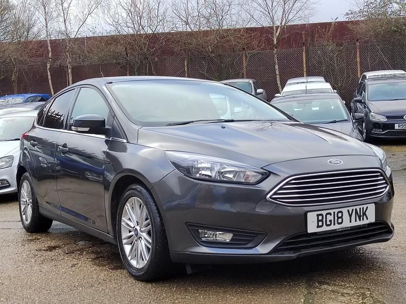 Used Ford Focus Zetec 123 HP (90 kW) 2018 Grey Hatchback