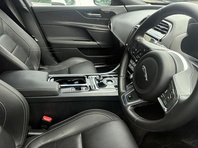 Used Jaguar XE Ingenium 200 HP (147 kW) 2018 Grey Sedan