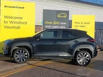 Used Toyota Yaris Hybrid Design 116 HP (85 kW) 2022 Black Estate