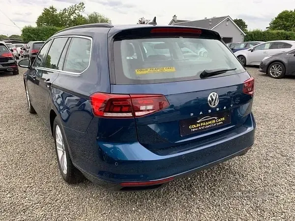 Used VW Passat SE 150 HP (110 kW) 2020 Blue Estate