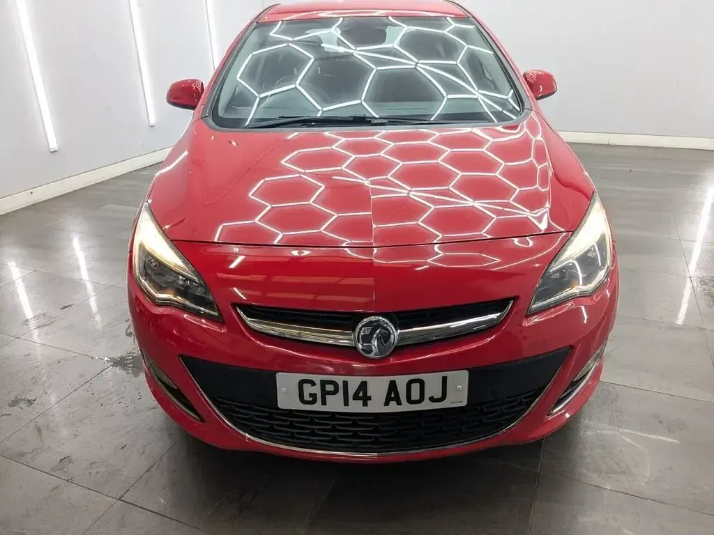 Używany Vauxhall Astra Elite 165 KM (121 kW) 2014 Czerwony Hatchback