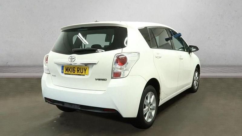 Usado Toyota Verso 132 HP (97 kW) 2016 Branco Monovolume
