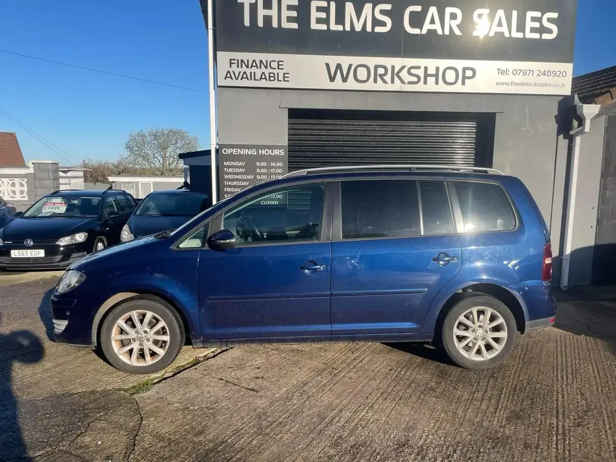 Usado VW Touran Match 105 HP (77 kW) 2010 Azul Monovolume