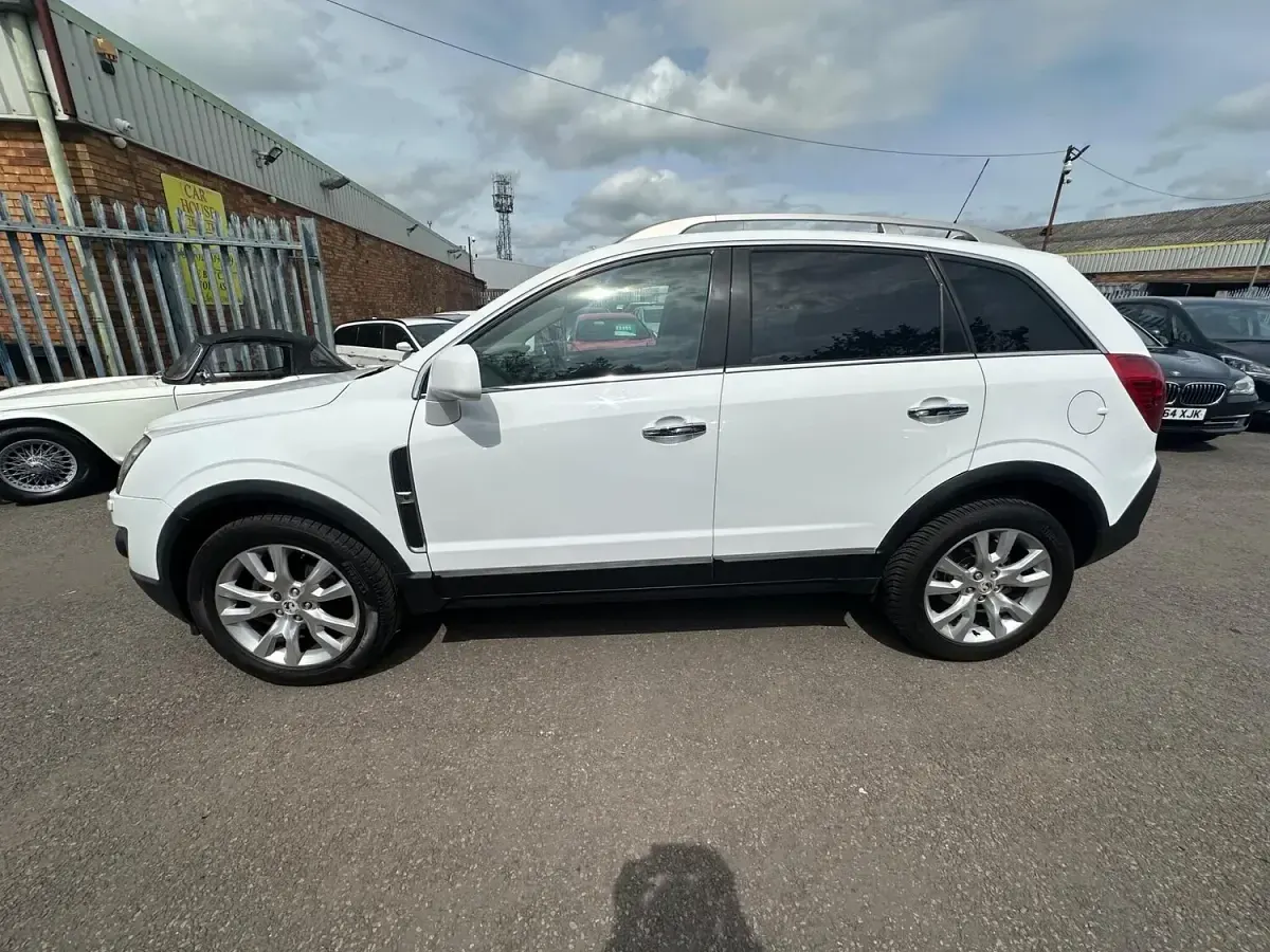 Used Vauxhall Antara 184 HP (135 kW) 2013 White SUV