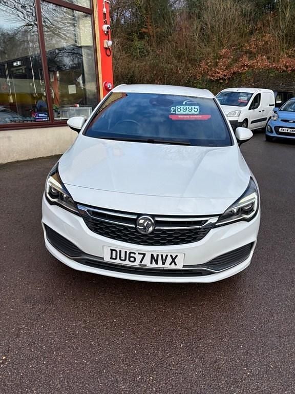 Used Vauxhall Astra SRi 150 HP (110 kW) 2017 White Hatchback