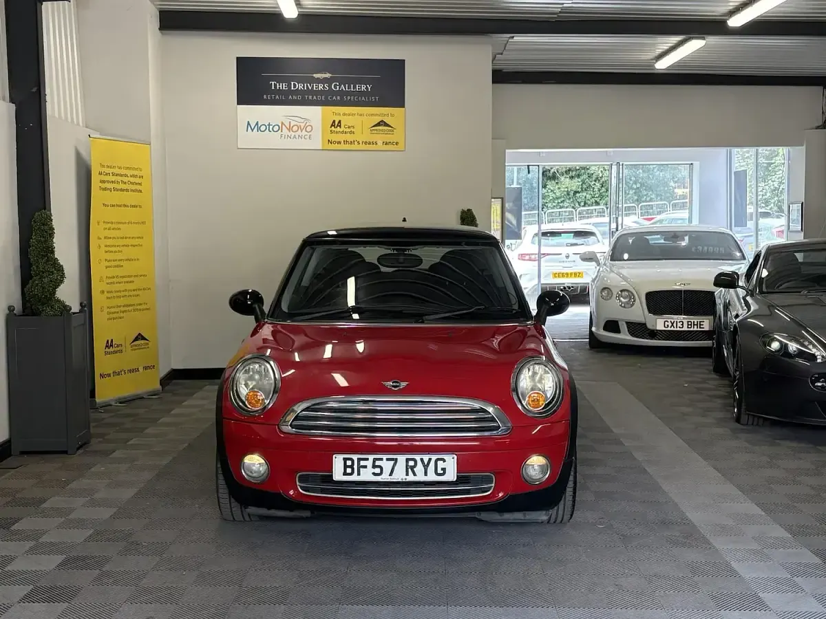 Used Mini Cooper Hatch 120 HP (88 kW) 2007 Red Hatchback