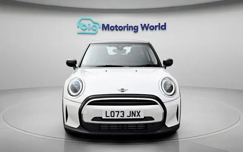 Used Mini Cooper Classic 136 HP (100 kW) 2022 White Hatchback