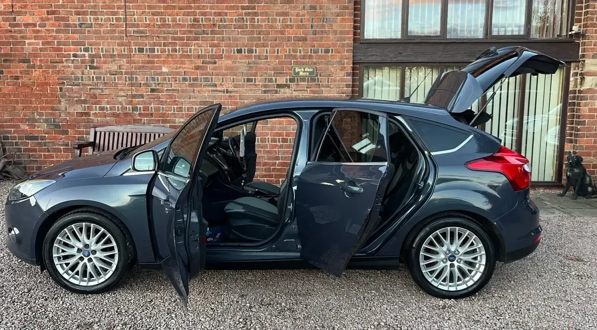 Used Ford Focus Zetec 125 HP (91 kW) 2013 Grey Hatchback