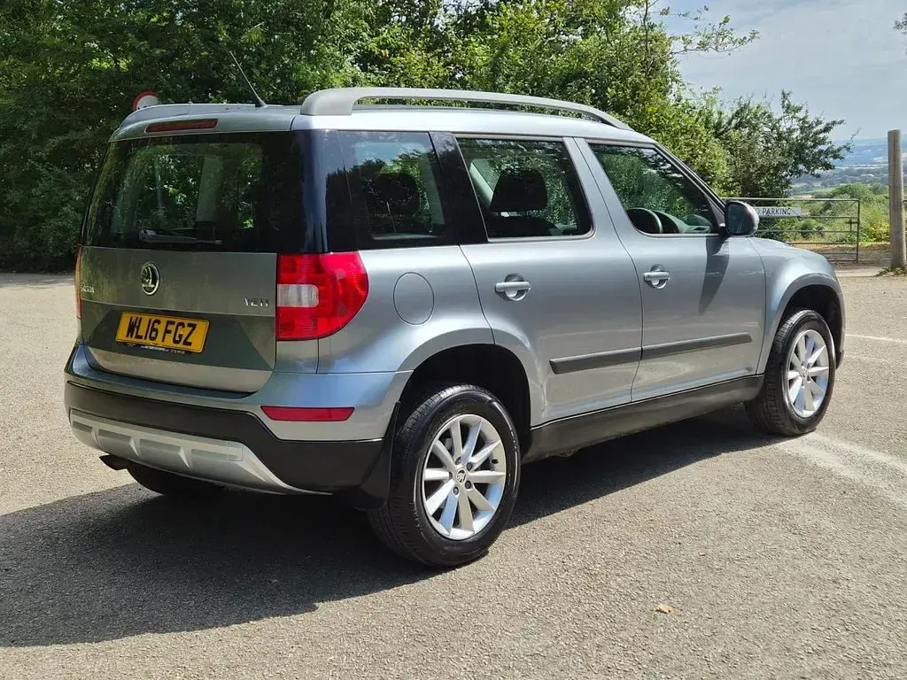 Used Skoda Yeti 110 HP (80 kW) 2016 Grey SUV