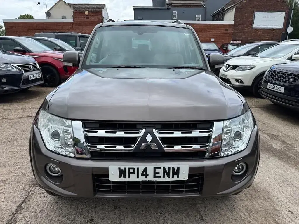 Used Mitsubishi Shogun 197 HP (144 kW) 2014 Brown SUV