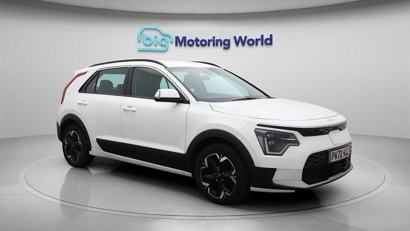 White Used 2022 Kia e-Niro SUV | £15,800 (Super price) - Image 1/4