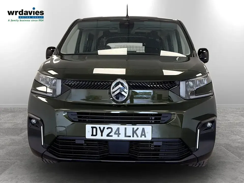 Used Citroën Berlingo PureTech 110 HP (80 kW) 2024 Green MPV