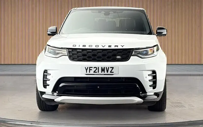 Used Land Rover Discovery R-Dynamic 250 HP (183 kW) 2021 Fuji white SUV