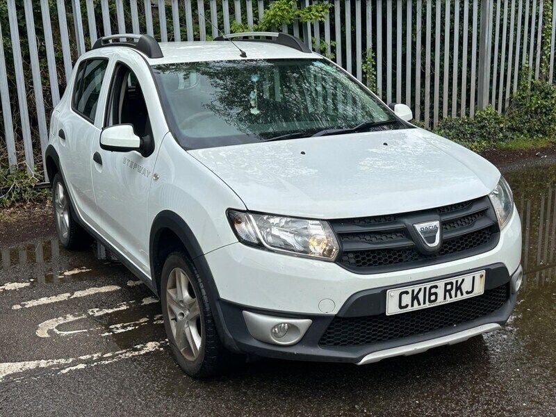 White Used 2016 Dacia Sandero Ambiance Hatchback | £2,300 (Good price) - Image 1/4