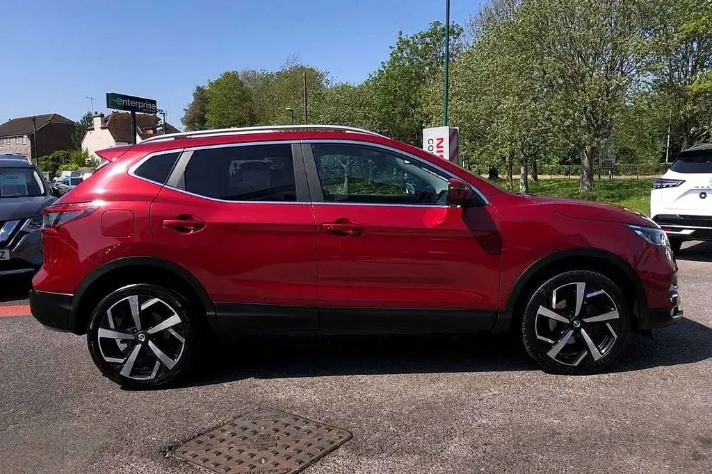 Used Nissan Qashqai Tekna 163 HP (119 kW) 2017 Red SUV