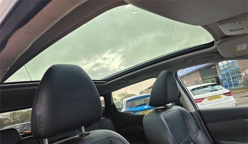 Used Nissan Qashqai Tekna 2015 Pure white SUV