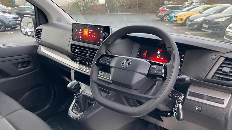 Used Vauxhall Vivaro 120 HP (88 kW) 2024 MPV