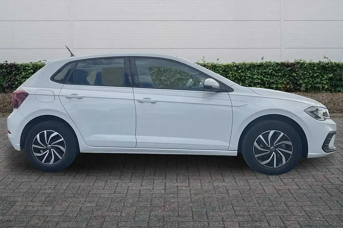 Used VW Polo Life 95 HP (69 kW) 2024 White Hatchback