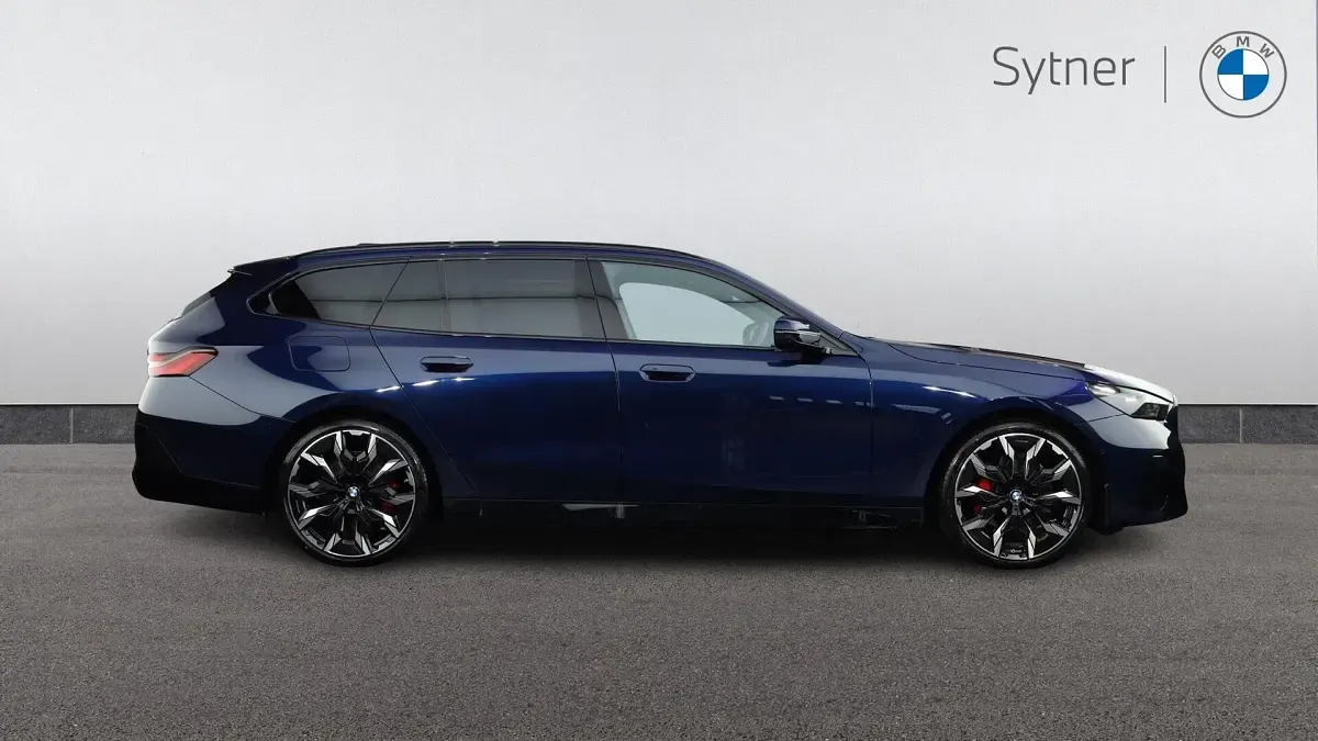 Used BMW 520 M Sport 205 HP (150 kW) 2026 Blue Estate
